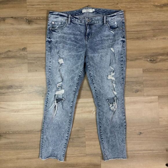 Torrid Women's 16 Boyfriend Jeans Acid Wash Distressed Denim Frayed Thrashed - Picture 1 of 8